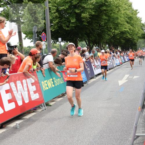 15.06.2025 - REWE Women's Run Strokosch-Dieckow http://msf.ph/oto/7931482 15.06.2025 10:57:26 Ziel 5142, 5154, 5201, 5326, 5537, 5656 meine-sportfotos.de