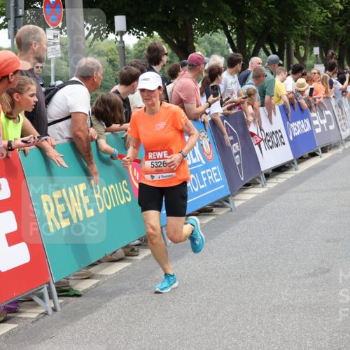 15.06.2025 - REWE Women's Run Strokosch-Dieckow http://msf.ph/oto/7931486 15.06.2025 10:57:28 Ziel 5142, 5154, 5201, 5326, 5537, 5656 meine-sportfotos.de