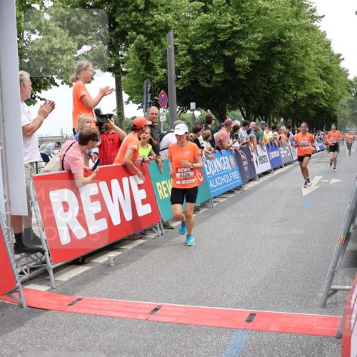 15.06.2025 - REWE Women's Run Strokosch-Dieckow http://msf.ph/oto/7931488 15.06.2025 10:57:29 Ziel 5142, 5154, 5201, 5326, 5537, 5656 meine-sportfotos.de