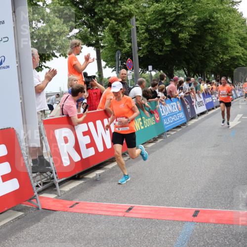 15.06.2025 - REWE Women's Run Strokosch-Dieckow http://msf.ph/oto/7931489 15.06.2025 10:57:29 Ziel 5142, 5154, 5201, 5326, 5537, 5656 meine-sportfotos.de