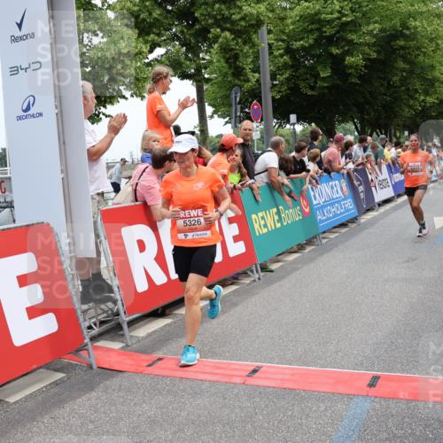 15.06.2025 - REWE Women's Run Strokosch-Dieckow http://msf.ph/oto/7931491 15.06.2025 10:57:29 Ziel 5142, 5154, 5201, 5326, 5537, 5656 meine-sportfotos.de