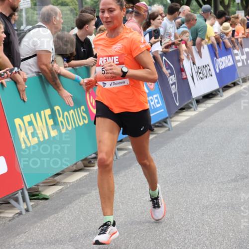 15.06.2025 - REWE Women's Run Strokosch-Dieckow http://msf.ph/oto/7931492 15.06.2025 10:57:30 Ziel 5142, 5154, 5201, 5326, 5537, 5611, 5656 meine-sportfotos.de