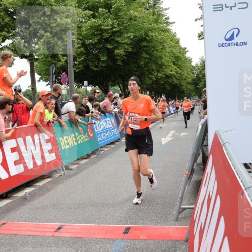 15.06.2025 - REWE Women's Run Strokosch-Dieckow http://msf.ph/oto/7931498 15.06.2025 10:57:33 Ziel 5154, 5201, 5326, 5327, 5486, 5537, 5611 meine-sportfotos.de