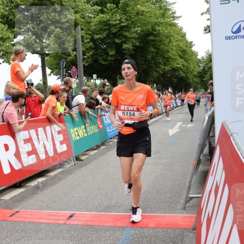 15.06.2025 - REWE Women's Run Strokosch-Dieckow http://msf.ph/oto/7931500 15.06.2025 10:57:33 Ziel 5154, 5201, 5326, 5327, 5486, 5537, 5611 meine-sportfotos.de