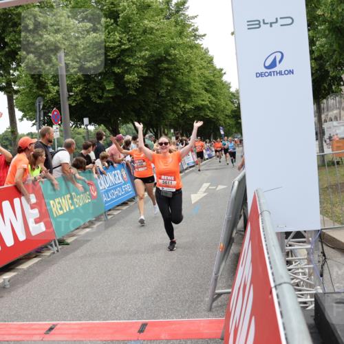 15.06.2025 - REWE Women's Run Strokosch-Dieckow http://msf.ph/oto/7931503 15.06.2025 10:57:36 Ziel 5031, 5154, 5201, 5326, 5327, 5486, 5507, 5611 meine-sportfotos.de