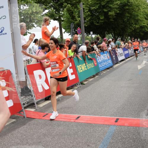 15.06.2025 - REWE Women's Run Strokosch-Dieckow http://msf.ph/oto/7931508 15.06.2025 10:57:37 Ziel 5031, 5154, 5201, 5264, 5327, 5486, 5507, 5611 meine-sportfotos.de