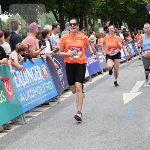 15.06.2025 - REWE Women's Run Strokosch-Dieckow http://msf.ph/oto/7931511 15.06.2025 10:57:39 Ziel 5031, 5154, 5264, 5327, 5486, 5507, 5611 meine-sportfotos.de
