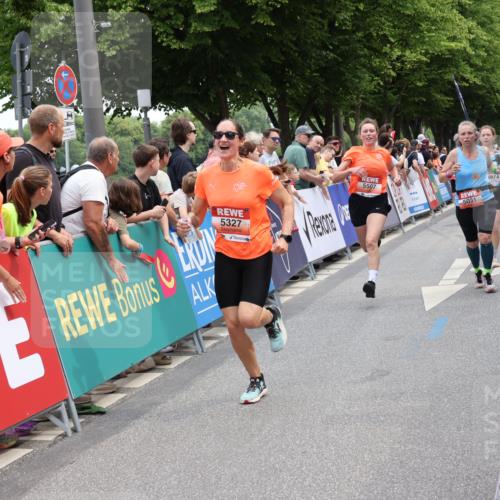 15.06.2025 - REWE Women's Run Strokosch-Dieckow http://msf.ph/oto/7931513 15.06.2025 10:57:39 Ziel 5031, 5154, 5264, 5327, 5486, 5507, 5611 meine-sportfotos.de