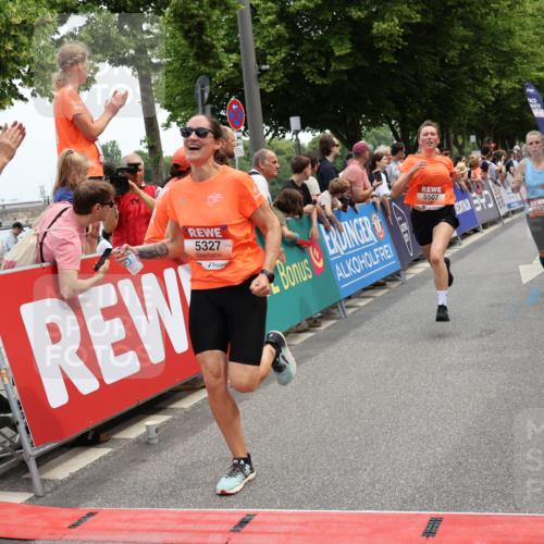 15.06.2025 - REWE Women's Run Strokosch-Dieckow http://msf.ph/oto/7931514 15.06.2025 10:57:40 Ziel 5031, 5032, 5264, 5327, 5334, 5335, 5486, 5507, 5611 meine-sportfotos.de