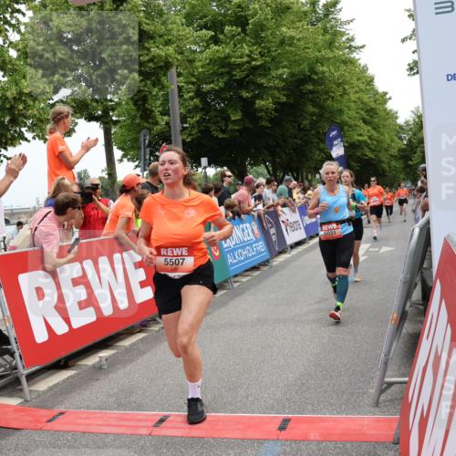 15.06.2025 - REWE Women's Run Strokosch-Dieckow http://msf.ph/oto/7931517 15.06.2025 10:57:41 Ziel 5031, 5032, 5264, 5327, 5334, 5335, 5462, 5486, 5507, 5611 meine-sportfotos.de