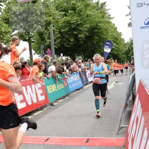15.06.2025 - REWE Women's Run Strokosch-Dieckow http://msf.ph/oto/7931519 15.06.2025 10:57:41 Ziel 5031, 5032, 5264, 5327, 5334, 5335, 5462, 5486, 5507, 5611 meine-sportfotos.de
