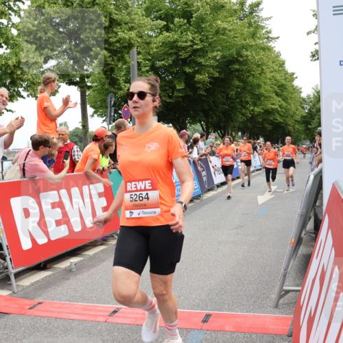 15.06.2025 - REWE Women's Run Strokosch-Dieckow http://msf.ph/oto/7931526 15.06.2025 10:57:44 Ziel 5031, 5032, 5264, 5327, 5334, 5335, 5462, 5486, 5507 meine-sportfotos.de