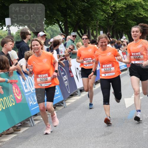 15.06.2025 - REWE Women's Run Strokosch-Dieckow http://msf.ph/oto/7931528 15.06.2025 10:57:45 Ziel 5031, 5032, 5264, 5327, 5334, 5335, 5462, 5507 meine-sportfotos.de