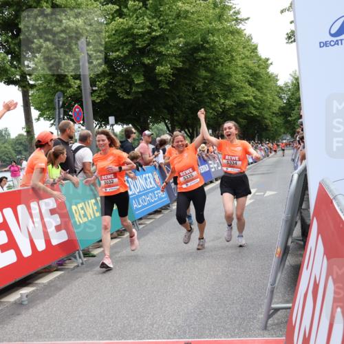 15.06.2025 - REWE Women's Run Strokosch-Dieckow http://msf.ph/oto/7931529 15.06.2025 10:57:45 Ziel 5031, 5032, 5264, 5327, 5334, 5335, 5462, 5507 meine-sportfotos.de