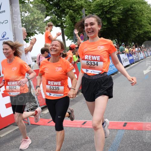 15.06.2025 - REWE Women's Run Strokosch-Dieckow http://msf.ph/oto/7931534 15.06.2025 10:57:47 Ziel 5031, 5032, 5264, 5334, 5335, 5462, 5507 meine-sportfotos.de