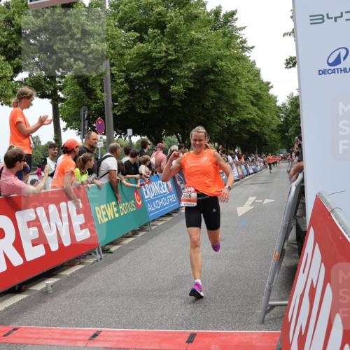 15.06.2025 - REWE Women's Run Strokosch-Dieckow http://msf.ph/oto/7931541 15.06.2025 10:57:59 Ziel 5456, 5513 meine-sportfotos.de