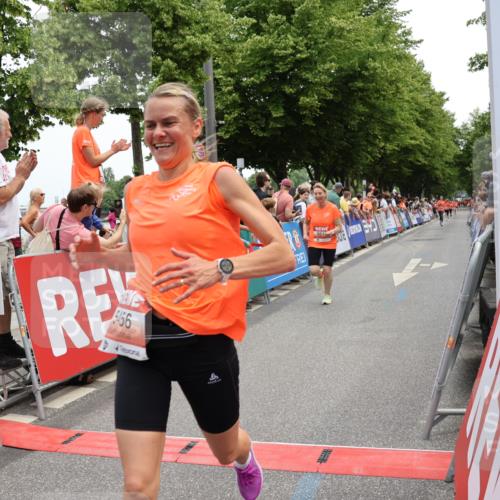 15.06.2025 - REWE Women's Run Strokosch-Dieckow http://msf.ph/oto/7931544 15.06.2025 10:58:00 Ziel 5456, 5513 meine-sportfotos.de