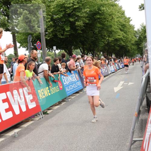 15.06.2025 - REWE Women's Run Strokosch-Dieckow http://msf.ph/oto/7931570 15.06.2025 10:58:17 Ziel 5158, 5328, 5368, 5442, 5648 meine-sportfotos.de