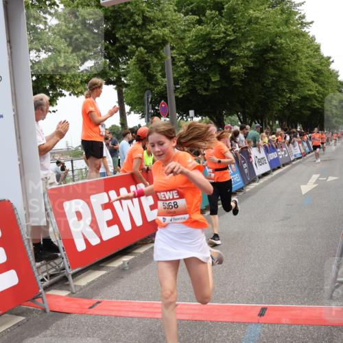 15.06.2025 - REWE Women's Run Strokosch-Dieckow http://msf.ph/oto/7931573 15.06.2025 10:58:17 Ziel 5158, 5328, 5368, 5442, 5648 meine-sportfotos.de