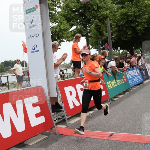 15.06.2025 - REWE Women's Run Strokosch-Dieckow http://msf.ph/oto/7931576 15.06.2025 10:58:18 Ziel 5158, 5328, 5368, 5442, 5648 meine-sportfotos.de