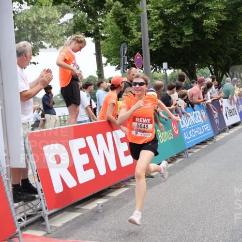15.06.2025 - REWE Women's Run Strokosch-Dieckow http://msf.ph/oto/7931591 15.06.2025 10:58:24 Ziel 5207, 5328, 5368, 5442, 5591, 5648 meine-sportfotos.de