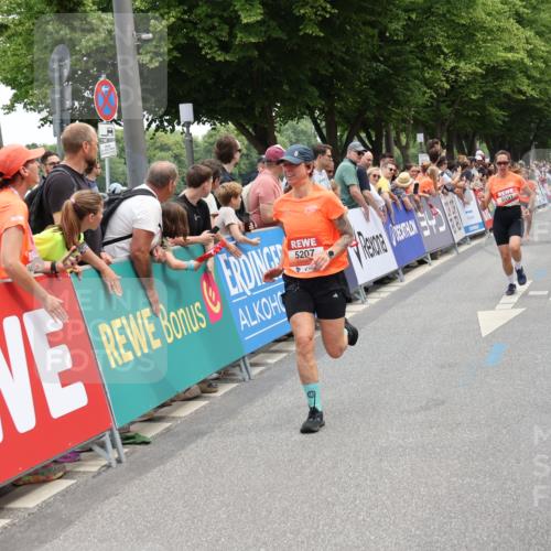 15.06.2025 - REWE Women's Run Strokosch-Dieckow http://msf.ph/oto/7931595 15.06.2025 10:58:28 Ziel 5207, 5416, 5442, 5591, 5648 meine-sportfotos.de