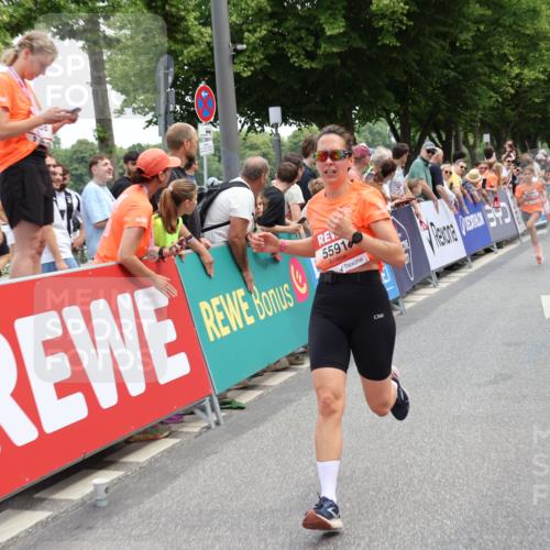 15.06.2025 - REWE Women's Run Strokosch-Dieckow http://msf.ph/oto/7931602 15.06.2025 10:58:30 Ziel 5207, 5416, 5591, 5648 meine-sportfotos.de