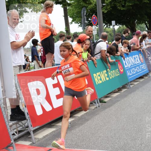 15.06.2025 - REWE Women's Run Strokosch-Dieckow http://msf.ph/oto/7931609 15.06.2025 10:58:33 Ziel 5207, 5405, 5416, 5591 meine-sportfotos.de