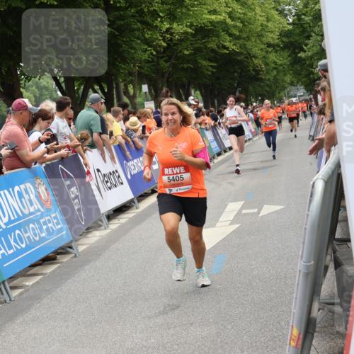 15.06.2025 - REWE Women's Run Strokosch-Dieckow http://msf.ph/oto/7931612 15.06.2025 10:58:37 Ziel 5060, 5354, 5405, 5416, 5591 meine-sportfotos.de