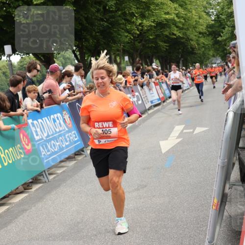 15.06.2025 - REWE Women's Run Strokosch-Dieckow http://msf.ph/oto/7931614 15.06.2025 10:58:37 Ziel 5060, 5354, 5405, 5416, 5591 meine-sportfotos.de