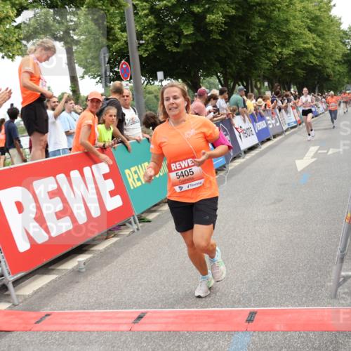 15.06.2025 - REWE Women's Run Strokosch-Dieckow http://msf.ph/oto/7931615 15.06.2025 10:58:38 Ziel 5060, 5354, 5405, 5416 meine-sportfotos.de