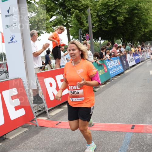 15.06.2025 - REWE Women's Run Strokosch-Dieckow http://msf.ph/oto/7931617 15.06.2025 10:58:38 Ziel 5060, 5354, 5405, 5416 meine-sportfotos.de
