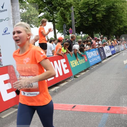 15.06.2025 - REWE Women's Run Strokosch-Dieckow http://msf.ph/oto/7931628 15.06.2025 10:58:43 Ziel 5060, 5305, 5354, 5405 meine-sportfotos.de