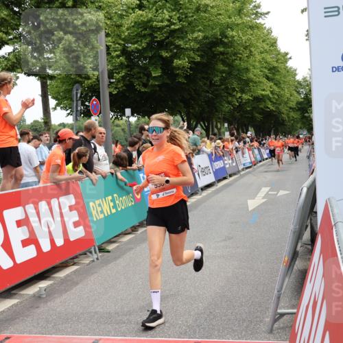 15.06.2025 - REWE Women's Run Strokosch-Dieckow http://msf.ph/oto/7931631 15.06.2025 10:58:47 Ziel 5060, 5305, 5354, 5423, 5686 meine-sportfotos.de