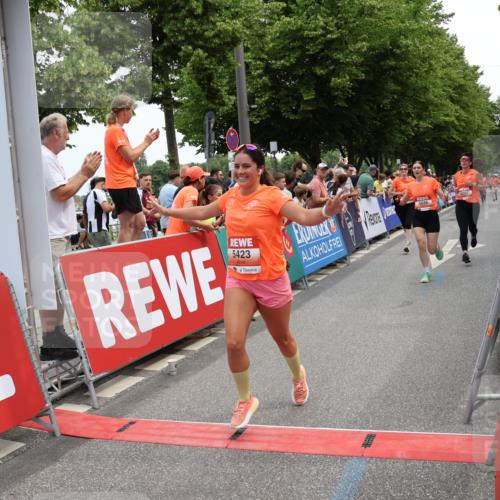 15.06.2025 - REWE Women's Run Strokosch-Dieckow http://msf.ph/oto/7931639 15.06.2025 10:58:52 Ziel 5087, 5305, 5423, 5621, 5686 meine-sportfotos.de