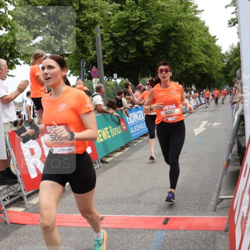 15.06.2025 - REWE Women's Run Strokosch-Dieckow http://msf.ph/oto/7931645 15.06.2025 10:58:54 Ziel 5087, 5305, 5423, 5621, 5633, 5686 meine-sportfotos.de