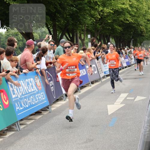 15.06.2025 - REWE Women's Run Strokosch-Dieckow http://msf.ph/oto/7931653 15.06.2025 10:58:58 Ziel 5087, 5185, 5197, 5423, 5575, 5621, 5633, 5686 meine-sportfotos.de