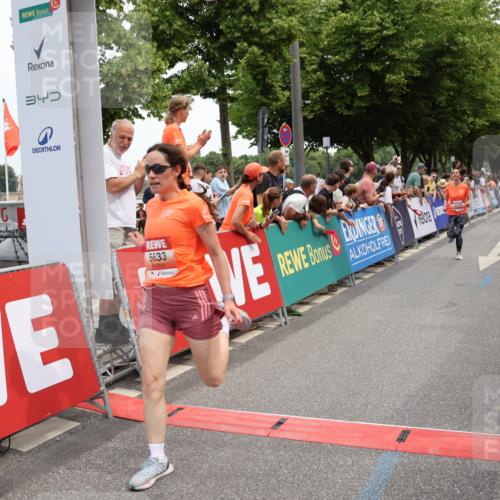 15.06.2025 - REWE Women's Run Strokosch-Dieckow http://msf.ph/oto/7931657 15.06.2025 10:58:59 Ziel 5087, 5185, 5197, 5423, 5575, 5621, 5633, 5686 meine-sportfotos.de