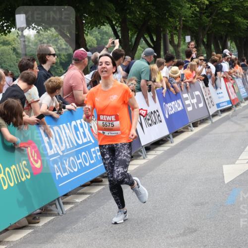 15.06.2025 - REWE Women's Run Strokosch-Dieckow http://msf.ph/oto/7931659 15.06.2025 10:59:00 Ziel 5073, 5087, 5185, 5197, 5307, 5308, 5575, 5621, 5633, 5686 meine-sportfotos.de