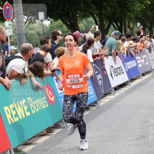 15.06.2025 - REWE Women's Run Strokosch-Dieckow http://msf.ph/oto/7931660 15.06.2025 10:59:00 Ziel 5073, 5087, 5185, 5197, 5307, 5308, 5575, 5621, 5633, 5686 meine-sportfotos.de