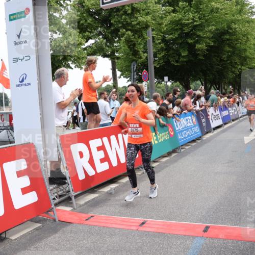 15.06.2025 - REWE Women's Run Strokosch-Dieckow http://msf.ph/oto/7931664 15.06.2025 10:59:01 Ziel 5073, 5087, 5185, 5197, 5307, 5308, 5342, 5575, 5621, 5633 meine-sportfotos.de