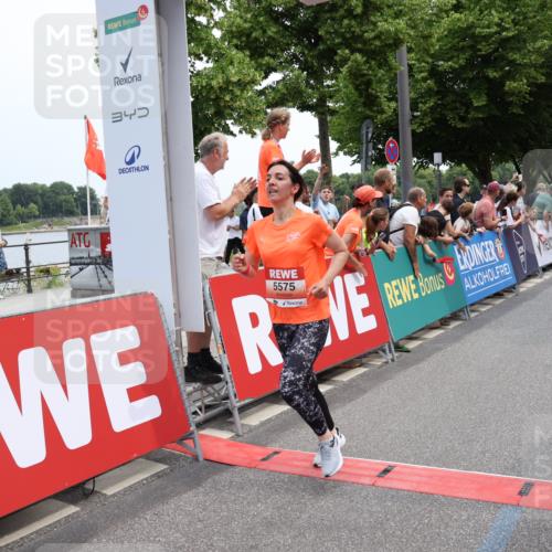 15.06.2025 - REWE Women's Run Strokosch-Dieckow http://msf.ph/oto/7931665 15.06.2025 10:59:02 Ziel 5073, 5185, 5197, 5307, 5308, 5342, 5575, 5598, 5621, 5633 meine-sportfotos.de