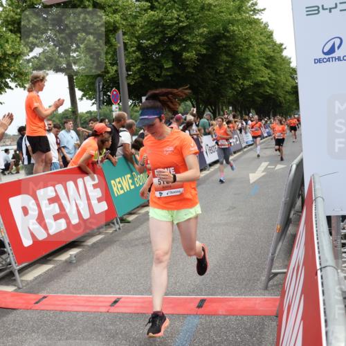 15.06.2025 - REWE Women's Run Strokosch-Dieckow http://msf.ph/oto/7931668 15.06.2025 10:59:04 Ziel 5073, 5185, 5197, 5307, 5308, 5342, 5575, 5598, 5633 meine-sportfotos.de