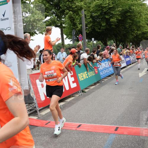 15.06.2025 - REWE Women's Run Strokosch-Dieckow http://msf.ph/oto/7931671 15.06.2025 10:59:04 Ziel 5073, 5185, 5197, 5307, 5308, 5342, 5575, 5598, 5633 meine-sportfotos.de