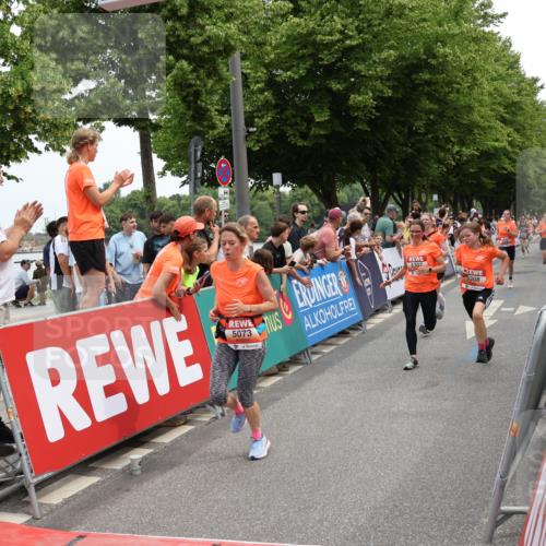 15.06.2025 - REWE Women's Run Strokosch-Dieckow http://msf.ph/oto/7931675 15.06.2025 10:59:05 Ziel 5073, 5185, 5197, 5307, 5308, 5342, 5575, 5598, 5633 meine-sportfotos.de