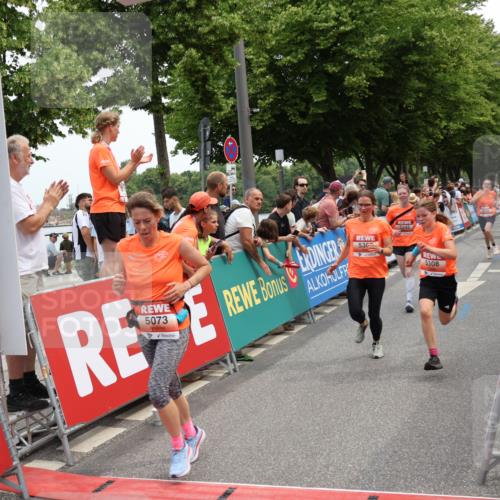 15.06.2025 - REWE Women's Run Strokosch-Dieckow http://msf.ph/oto/7931676 15.06.2025 10:59:06 Ziel 5073, 5185, 5197, 5249, 5307, 5308, 5342, 5464, 5575, 5598, 5633 meine-sportfotos.de