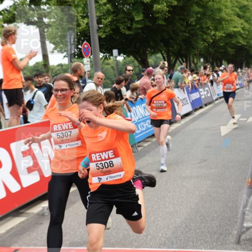 15.06.2025 - REWE Women's Run Strokosch-Dieckow http://msf.ph/oto/7931678 15.06.2025 10:59:07 Ziel 5073, 5185, 5197, 5249, 5272, 5307, 5308, 5342, 5403, 5464, 5575, 5598 meine-sportfotos.de