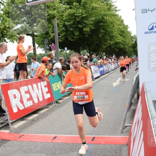 15.06.2025 - REWE Women's Run Strokosch-Dieckow http://msf.ph/oto/7931684 15.06.2025 10:59:09 Ziel 5073, 5185, 5194, 5197, 5249, 5272, 5307, 5308, 5342, 5403, 5464, 5598 meine-sportfotos.de