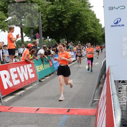 15.06.2025 - REWE Women's Run Strokosch-Dieckow http://msf.ph/oto/7931685 15.06.2025 10:59:11 Ziel 5073, 5194, 5197, 5249, 5272, 5307, 5308, 5342, 5349, 5403, 5464, 5598, 5687 meine-sportfotos.de