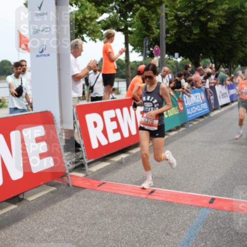 15.06.2025 - REWE Women's Run Strokosch-Dieckow http://msf.ph/oto/7931693 15.06.2025 10:59:14 Ziel 5160, 5194, 5249, 5272, 5342, 5349, 5403, 5415, 5464, 5598, 5687 meine-sportfotos.de